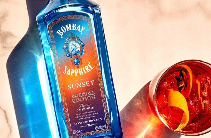 BOMBAY SAPPHIRE SUNSET GIN z drinkiem